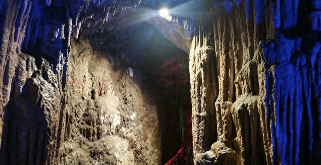 辟谣 | 网传有驴友撬锁私闯百色凌云县“神龙洞”探险直播？不实！