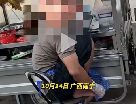 辟谣｜网传“南宁一烧鸡商贩戴手套抠脚”？视频实际拍摄于外省！